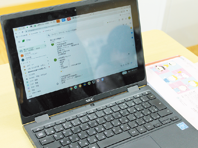 毎日の勉強記録を Google スプレッドシート™️ で管理し、友だちにチャットでも報告。友だちの頑張りに刺激され、今まで宿題を忘れがちだった子が、毎日頑張るようにもなったという。
