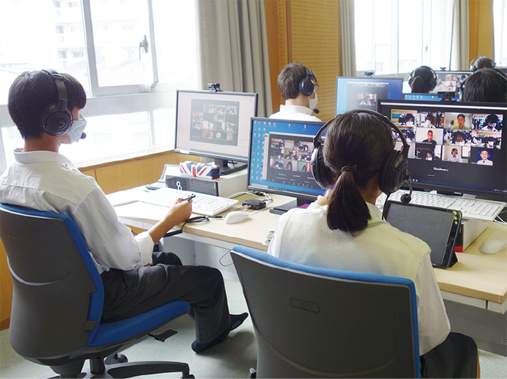 舟入高等学校では海外の高校生との交流にも力を入れている。この日はフィリピンの高校生と戦争と平和についてディスカッションした