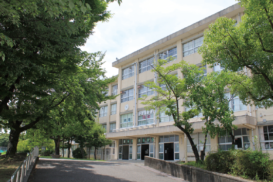 春日井市立高森台中学校