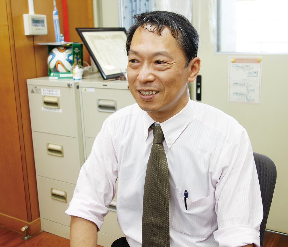 「校長先生が率先してICTを使うので、ほかの先生や子供たちがついてくるのでしょう」(福岡工業大学短期大学部の石塚丈晴教授)