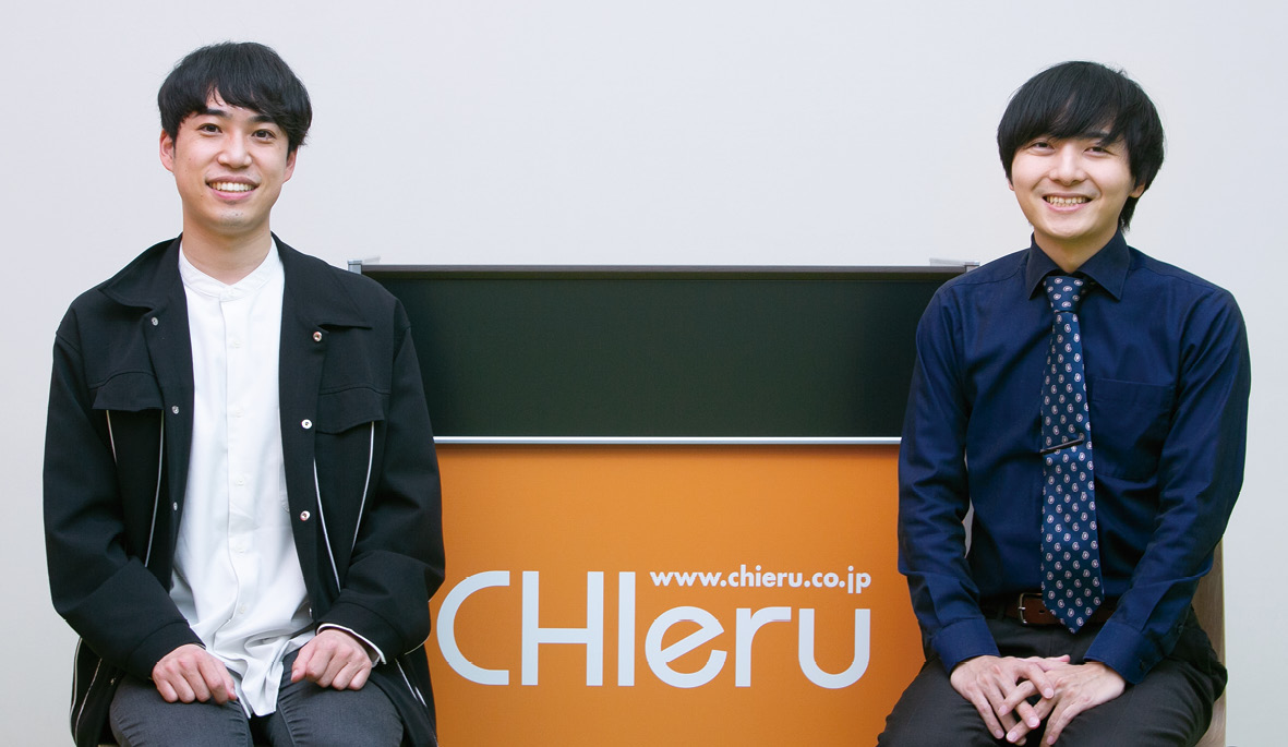 宇佐見天彗さん(左)とヨビノリたくみさん(右)。