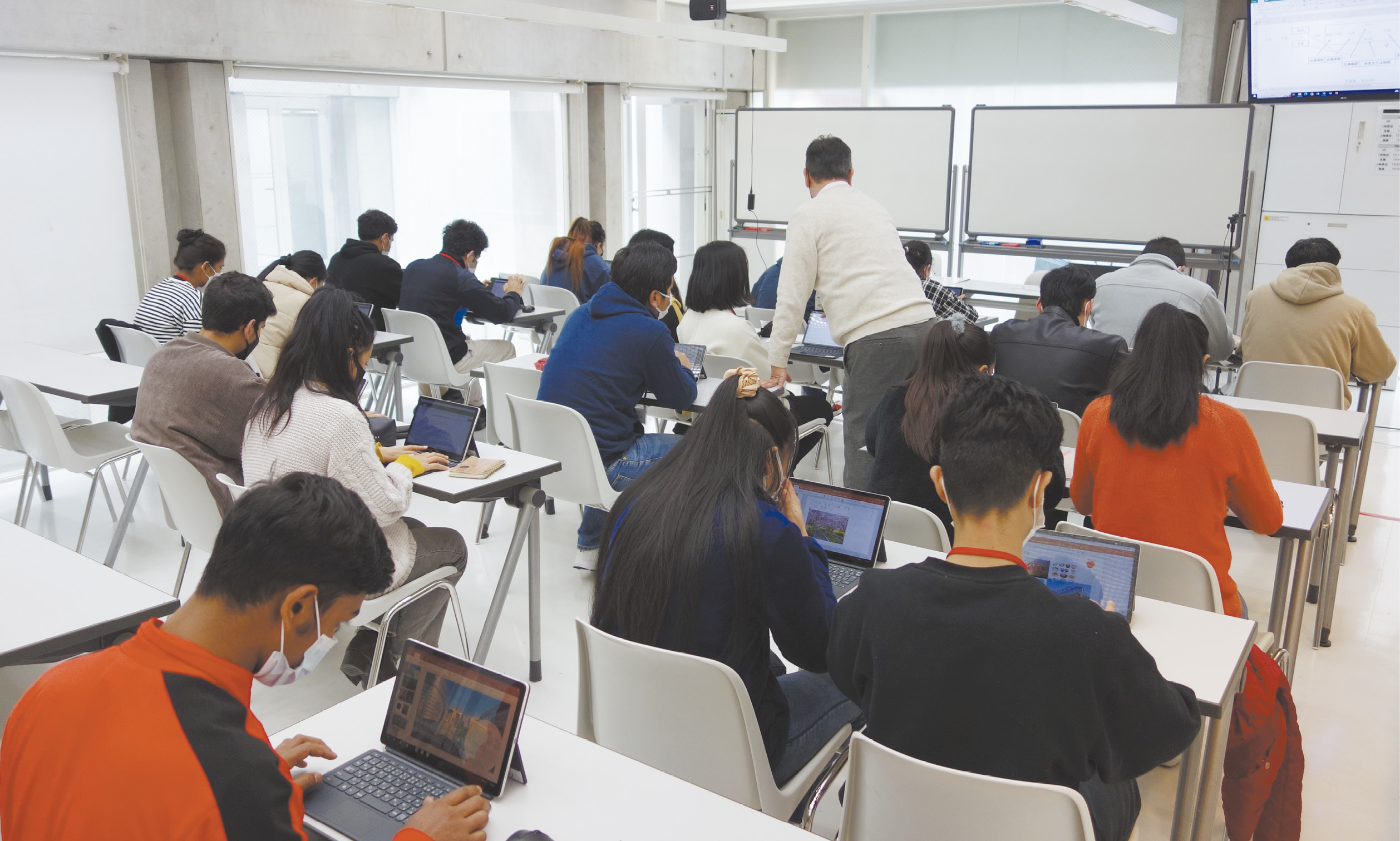 通信の“交通整理”を自動で行い 同時多接続の授業を止めない