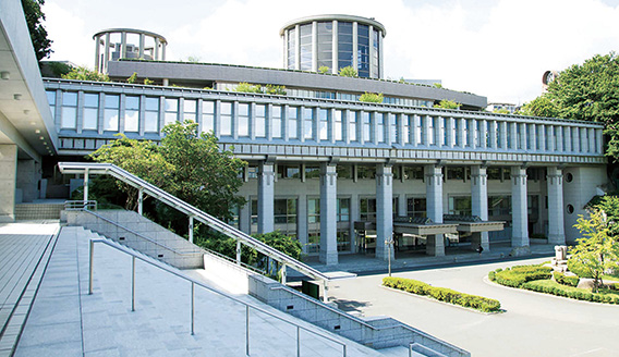専修大学