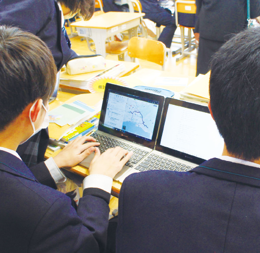 中学生にはcopilot用の端末を用意。自分の端末と併せて2台持ちで使う。