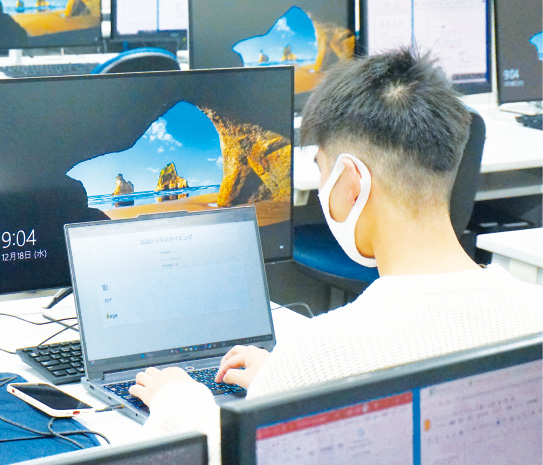 大阪電気通信大学はBYODを導入しているため、学生は自分の端末を学内ネットワークに接続し使用できる。